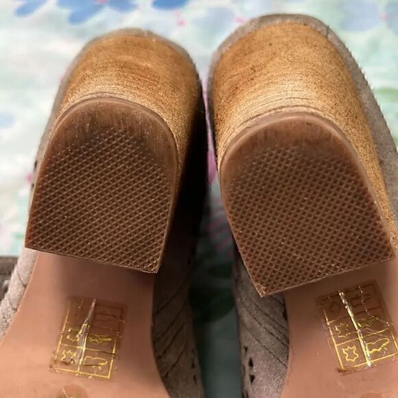 Jeffrey Campbell Rosalee Taupe Gray Perforated Ankle Booties Size 7.5 - Picture 8 of 9